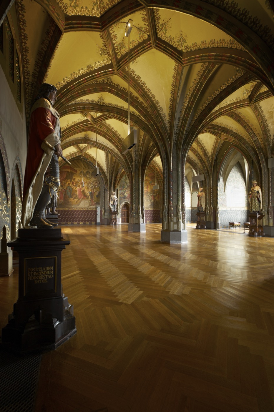 Albrechtsburg Meissen, Ausstellungsraum Große Hofstube mit Beleuchtung 